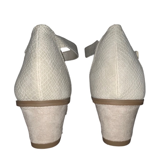 -SOLD-New Dr. Scholl's Women's Genuinely Wedge Sandal Stone color Size 10M - Picture 4 of 10